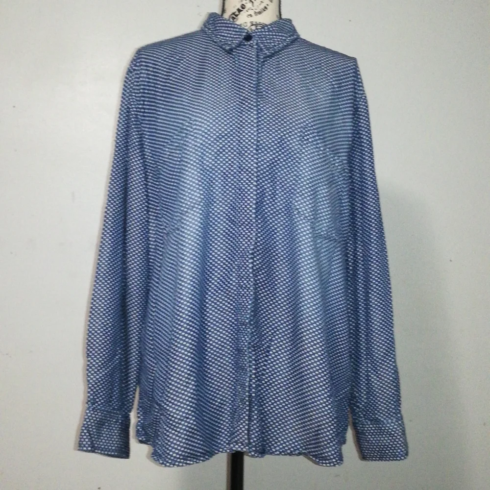 Chico's Denim Tops Polka Dot Size 4  Collared Long Sleeve 100% Tencel